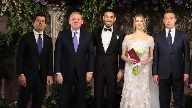 İrfan Can Kahveci, Gözde Doyran ile dünya evine girdi