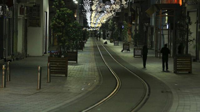 İstanbul dahil 39 ilde 32 saat sürecek sokak kısıtlaması başladı