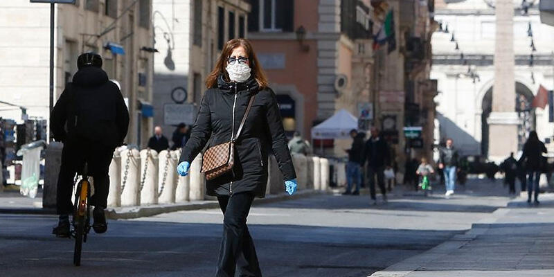 İtalya'da Kovid-19 salgınında son 24 saatte 20 bin 765 yeni vaka kaydedildi