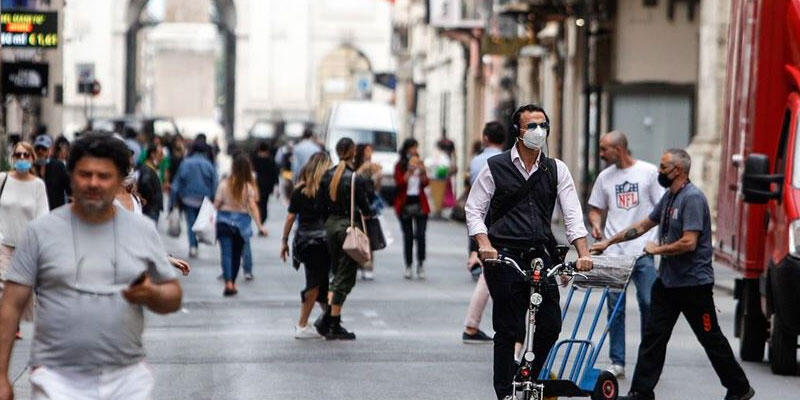 İtalya'da son 24 saatte 15 bin 267 Kovid-19 vakası tespit edildi