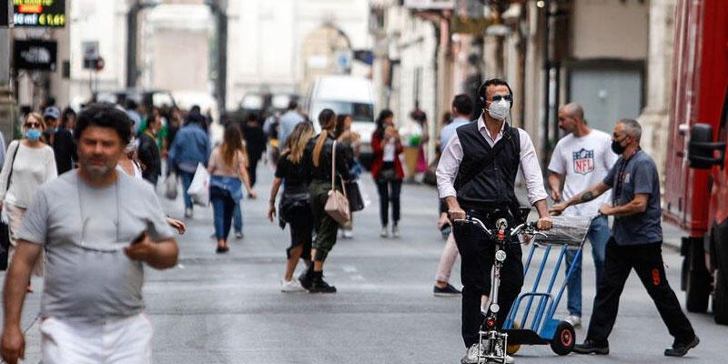 İtalya'da son 24 saatte 17 bin 83 yeni Kovid-19 vakası tespit edildi