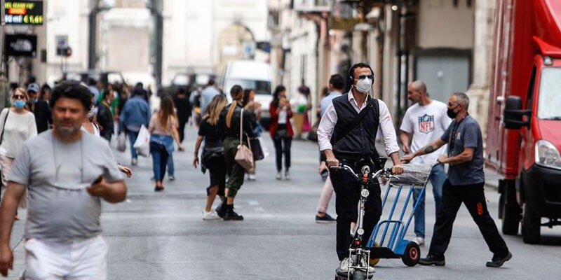 İtalya'da son 24 saatte 21 bin 315 Kovid-19 vakası tespit edildi