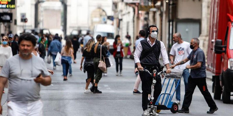 İtalya'da son 24 saatte 23 bin 696 Kovid-19 vakası kaydedildi