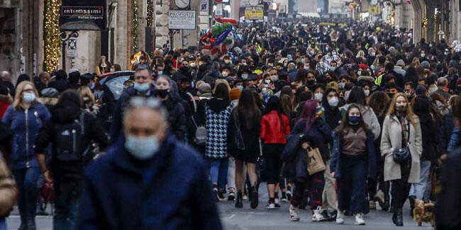İtalya'da son 24 saatte 23 bin 987 koronavirüs vakası kaydedildi