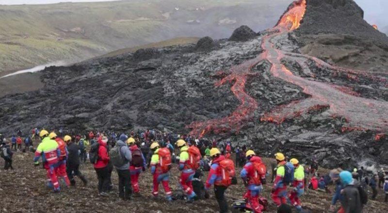İzlanda'da yanardağ 900 yıl sonra uyandı