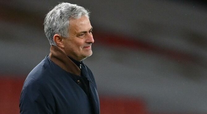 Jose Mourinho’dan hem oyuncularına, hem hakeme tepki: ‘Buna penaltı veren…’