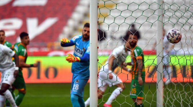 Konyaspor-Alanyaspor maçında altın vuruş… Tek gol üç puana yetti