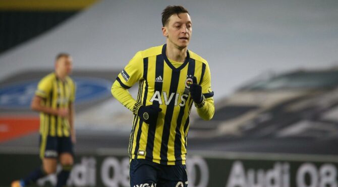 Mesut Özil sakatlığının son durumunu açıkladı