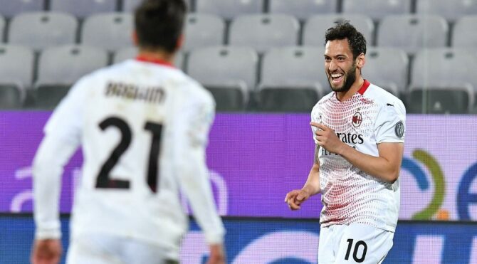 Milan, yine Hakan Çalhanoğlu ile uçtu! 5 gollü maçta 3 puan…
