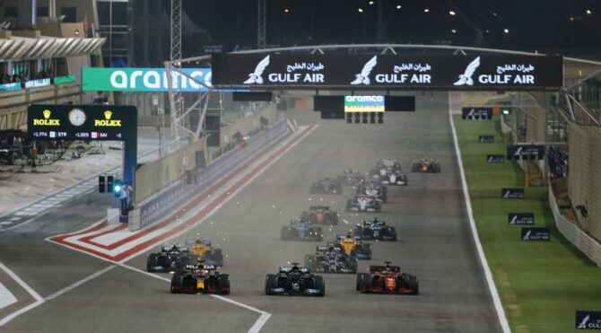 Nefes kesen Bahreyn Grand Prix’te kazanan Lewis Hamilton