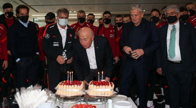 Nihat Özdemir’in doğum günü kutlandı