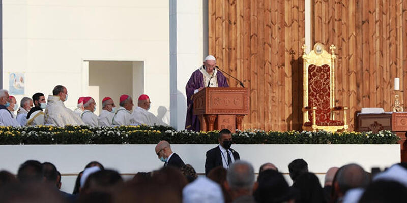 Papa, Erbil'deki Franso Hariri Stadyumu'nda ayine katıldı