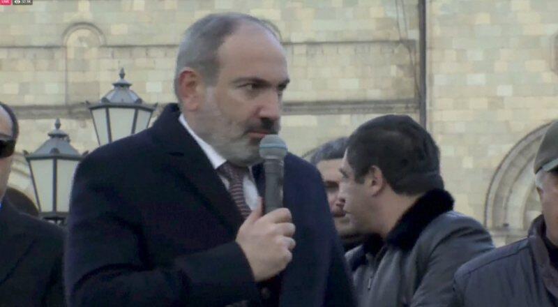 Paşinyan destekçilerini bir kez daha sokağa çağırdı