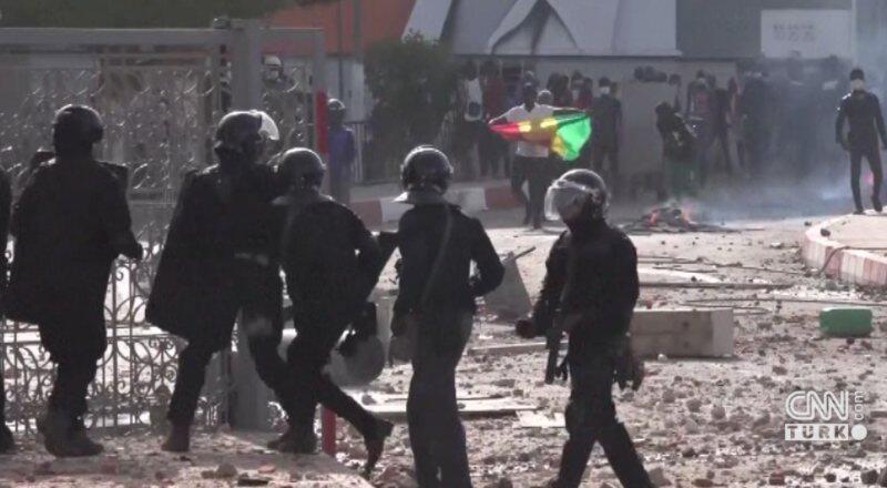 Senegal'de sokaklar karıştı: 4 kişi öldü