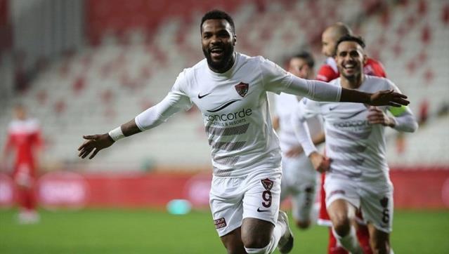 Süper Lig'in gol kralı Boupendza koronavirüs çıktı, Galatasaray maçında sahada yok!