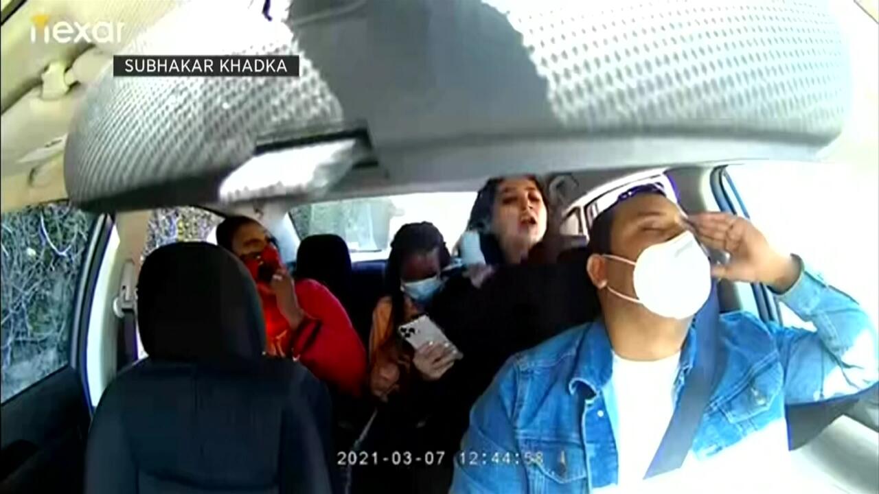 Takside maske takmayı reddettiler