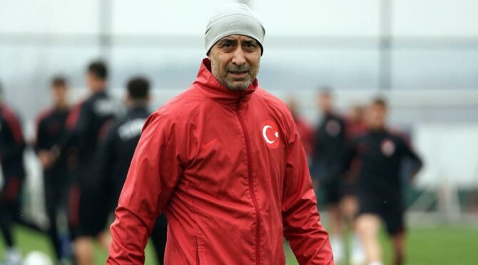 Tolunay Kafkas: Türk futbolunun içinde bulunduğu sorunlar çok fazla
