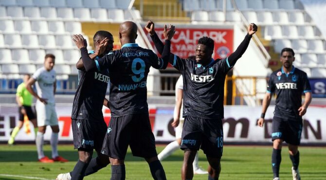 Trabzonspor Kasımpaşa’yı Bakasetas ile yıktı! Yarışa inatla devam…