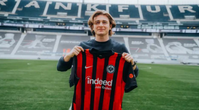 Ve Ali Akman resmen Eintracht Frankfurt’ta!