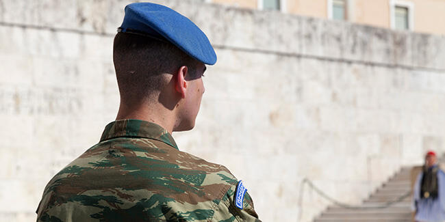 Yunanistan'da askerlik süresi 12 aya çıkarıldı