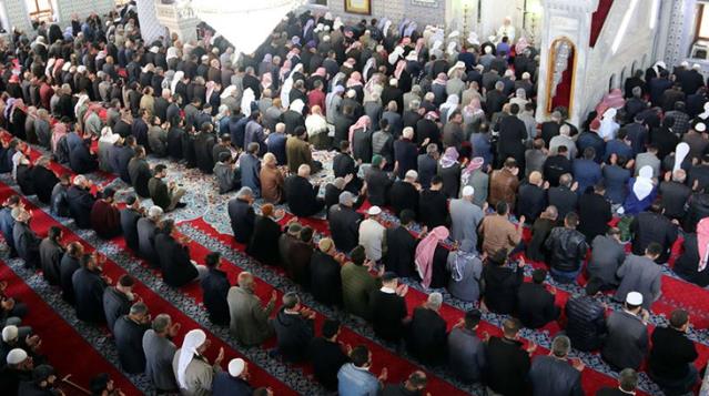 23 Nisan kısıtlamasına denk gelen cuma namazı camilerde kılınacak mı? Merak edilen soru yanıt buldu