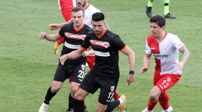 6 puanlık maçta gülen Adanaspor oldu
