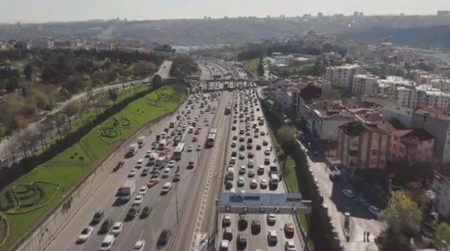 82 saatlik kısıtlama öncesi İstanbul'da trafik yoğunluğu yüzde 78'e ulaştı