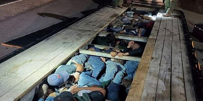 ABD-Meksika sınırında dram: Göçmenler TIR'ın gizli bölmesinden çıktı