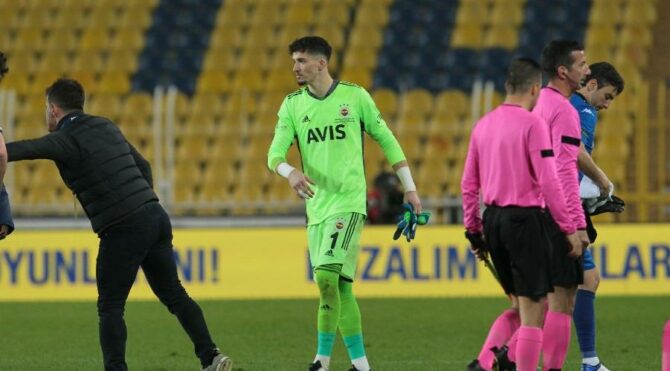 Altay Bayındır: Gelmiyor gelmiyor öyle zor toplar geliyor ki