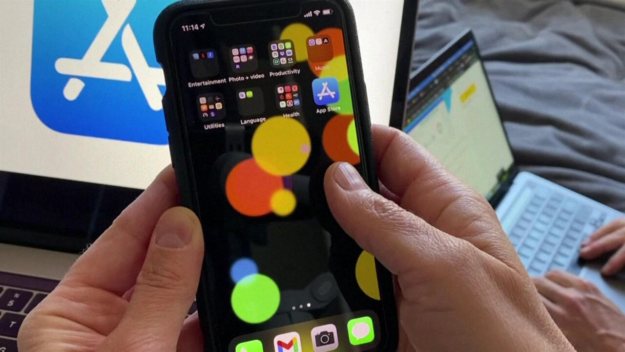 Apple ile Facebook karşı karşıya!