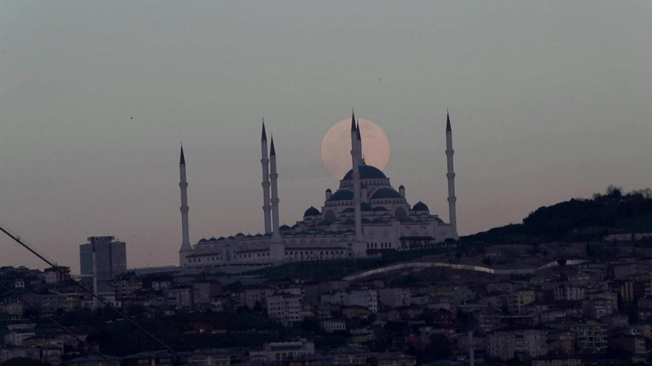 Ay, Dünya'ya en parlak yüzünü gösterdi