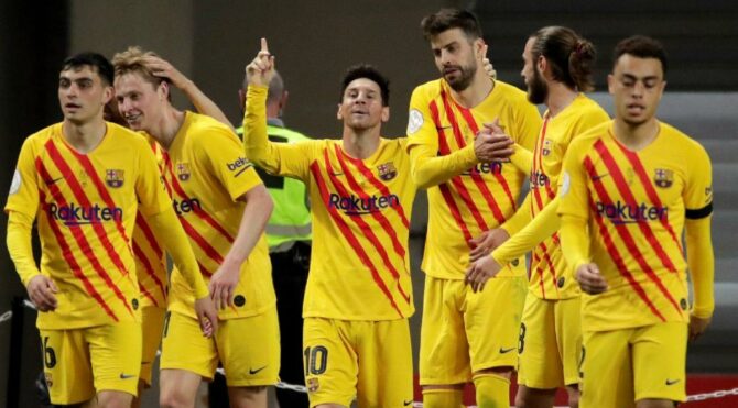 Barcelona kupayı kaldırdı… Lionel Messi yine tarih yazdı