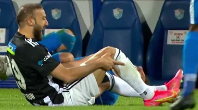 Beşiktaş’ta Cenk Tosun’un talihsiz sakatlığı!