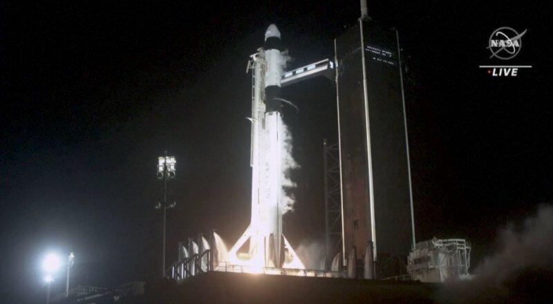 Bezos, Musk'ın NASA ile anlaşmasına itiraz etti