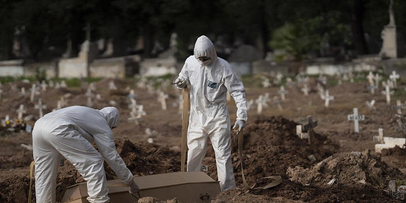 Brezilya'da yeni tip koronavirüs (Kovid-19) nedeniyle son 24 saatte 3 bin 321 kişi yaşamını yitirdi.