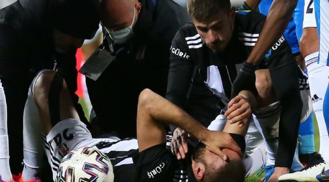Cenk Tosun’un sakatlandığı zemin incelendi: ‘Gelin, gözünüzle görün’
