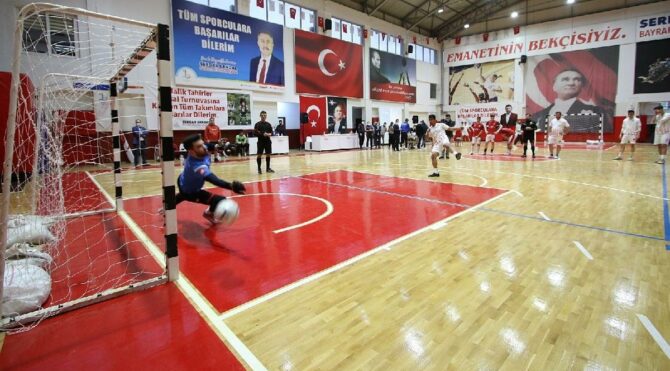 Depremde hayatını kaybeden Malik Tahirler unutulmadı