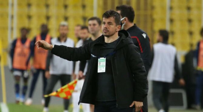 Emre Belözoğlu: Büyük takım böyle oynar