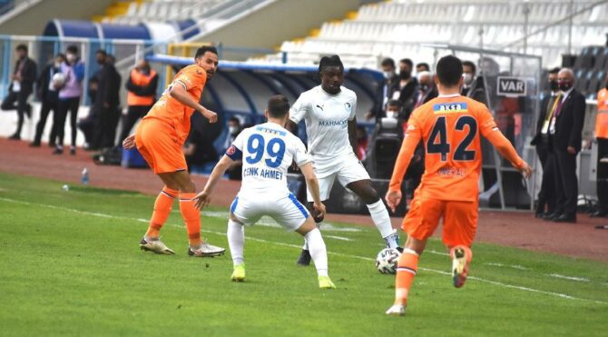 Erzurum’daki 6 puanlık maç Başakşehir’in!