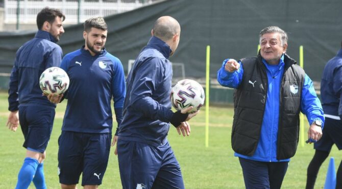 Erzurumspor’da Yılmaz Vural 3 ismi kadro dışı bıraktı