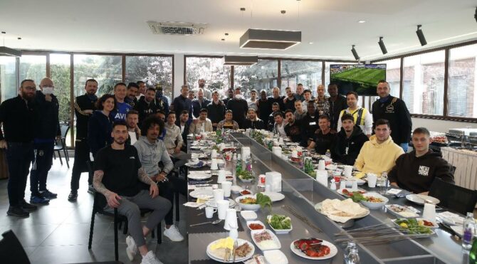 Fenerbahçe barbekü partisi ile stres attı