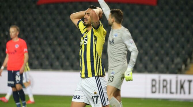 Fenerbahçe’de İrfan Can Kahveci cezalı duruma düştü