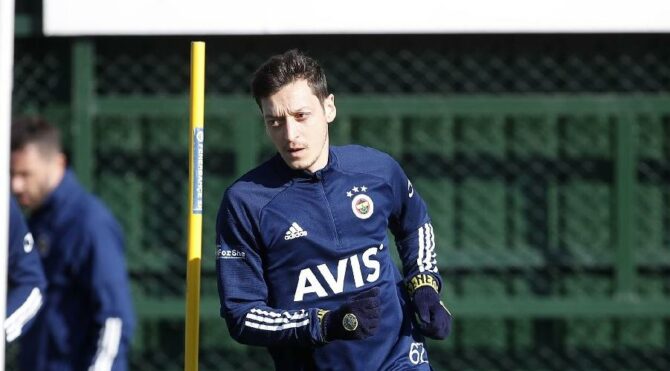 Fenerbahçe’de Mesut Özil haftalar sonra kadroda
