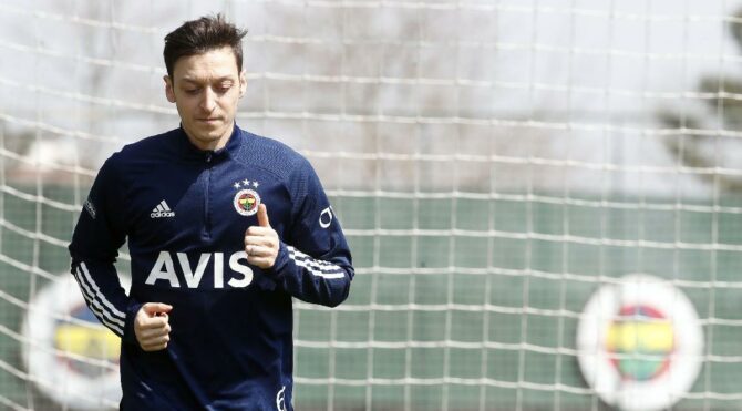 Fenerbahçe’de Mesut Özil ve Perotti düz koşuya devam etti