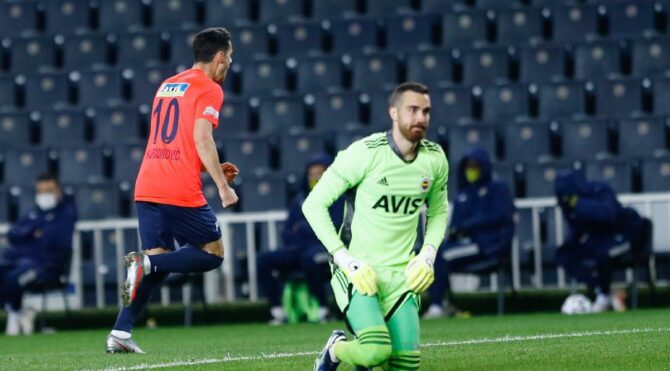 Fenerbahçe kalecisi Harun Tekin’den inanılmaz hata!