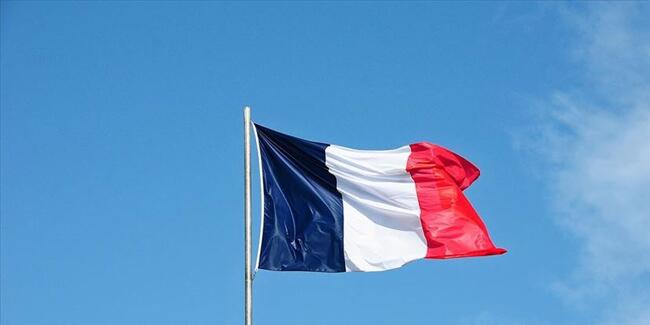 Fransa’da bazı bakanlar, kaçak restoranlarda Kovid-19 kısıtlamalarını delmekle suçlanıyor