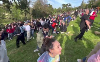 Fransa'da kısıtlamalara protesto