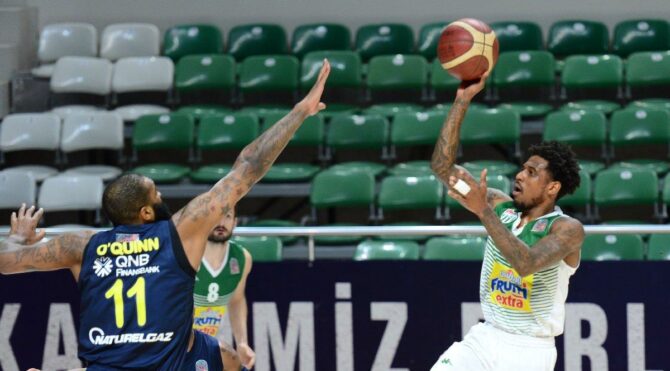 Frutti Extra Bursaspor, nefes kesen maçta Fenerbahçe Beko’yu devirdi