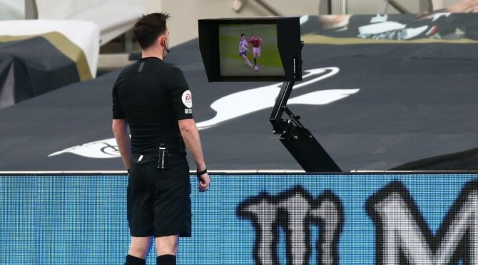 Futbolda yeni dönem: Yarı Otomatik Ofsayt!