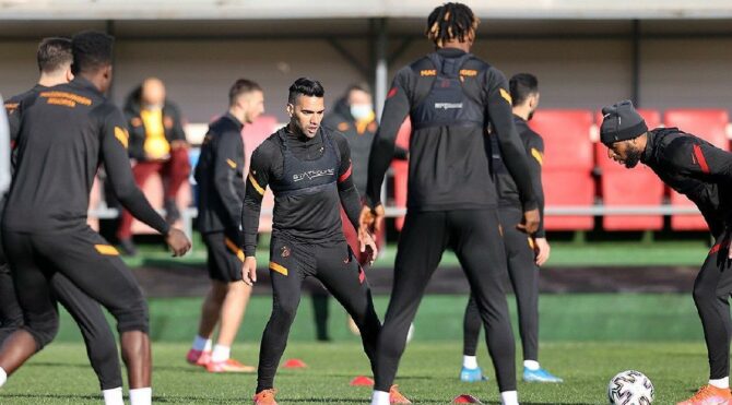 Galatasaray’da Falcao ve Kerem hastaneye kaldırıldı